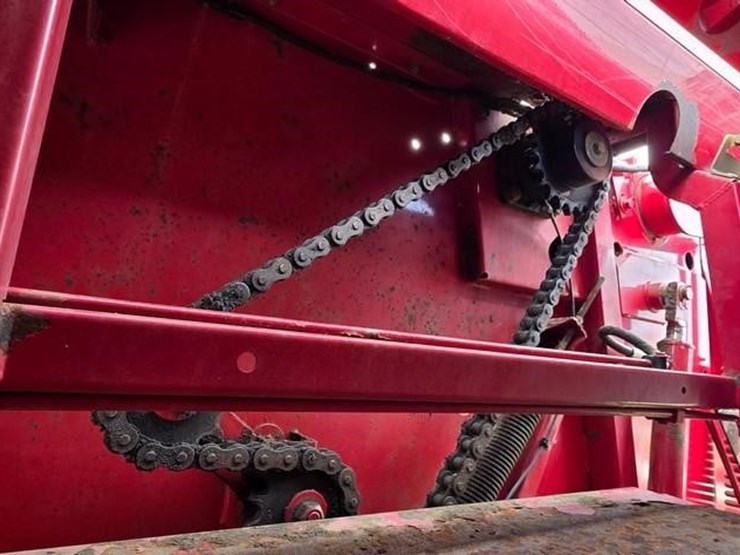 new-holland-br7060-image-25