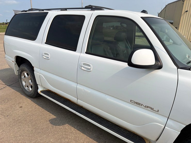 2005-gmc-yukon-denali-image-19