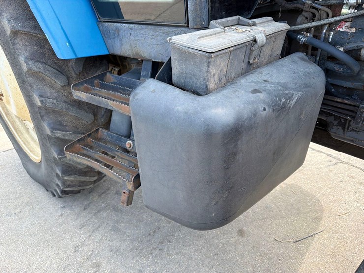 new-holland-8560-image-21