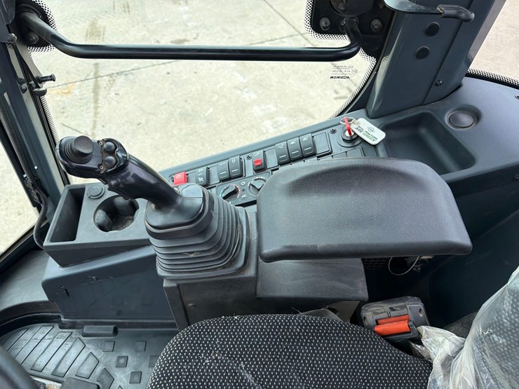 2021-deere-324l-image-42