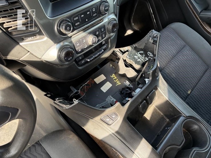 2015-chevrolet-tahoe-image-14