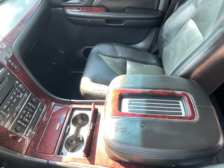 2009-cadillac-escalade-image-70