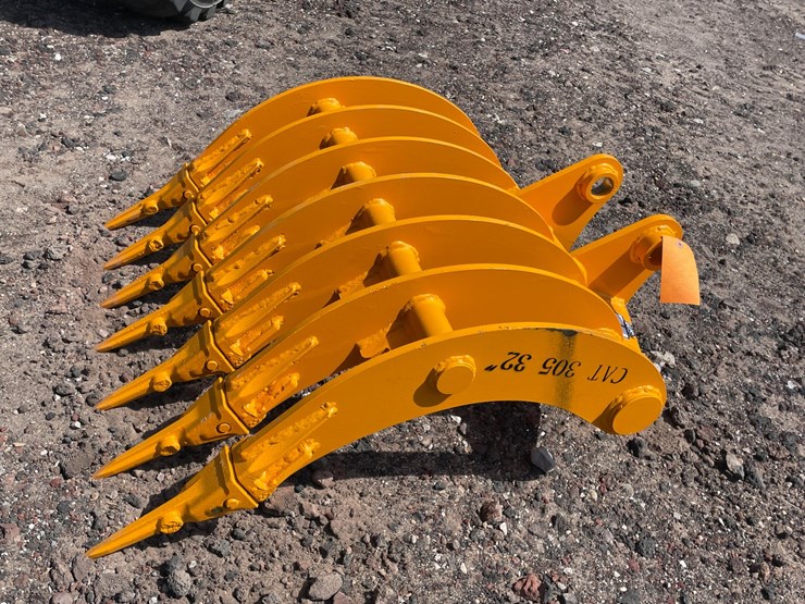 2026-caterpillar-305-image-2