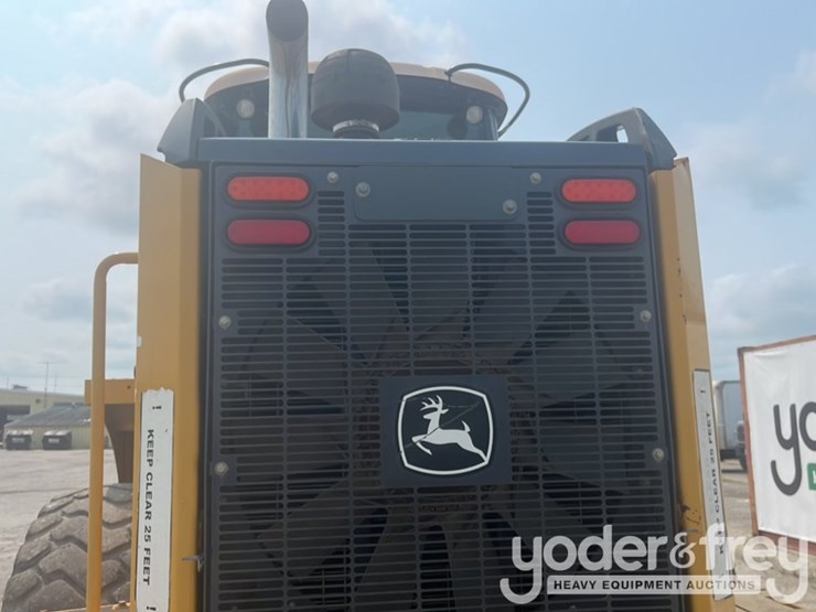 2014-deere-624k-image-23