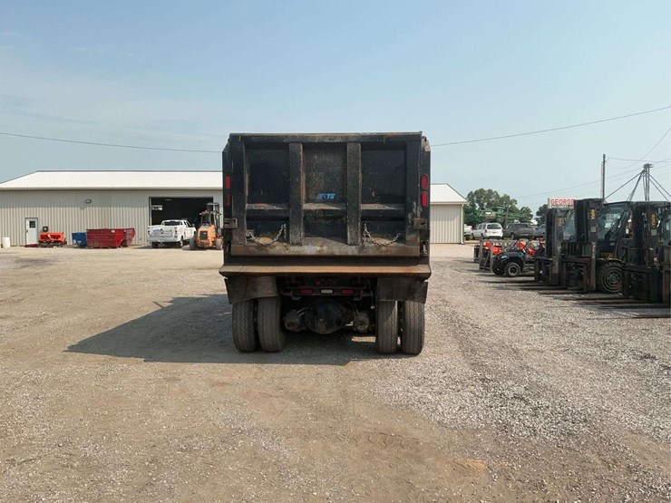 2017-peterbilt-348-image-4