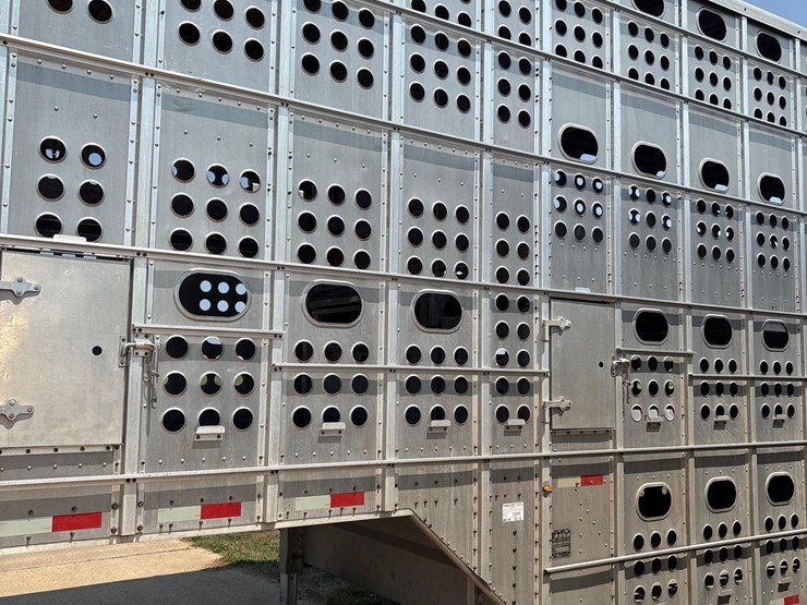 2016-merrit-102"-x-48ft-semi-livestock-trailer-image-28