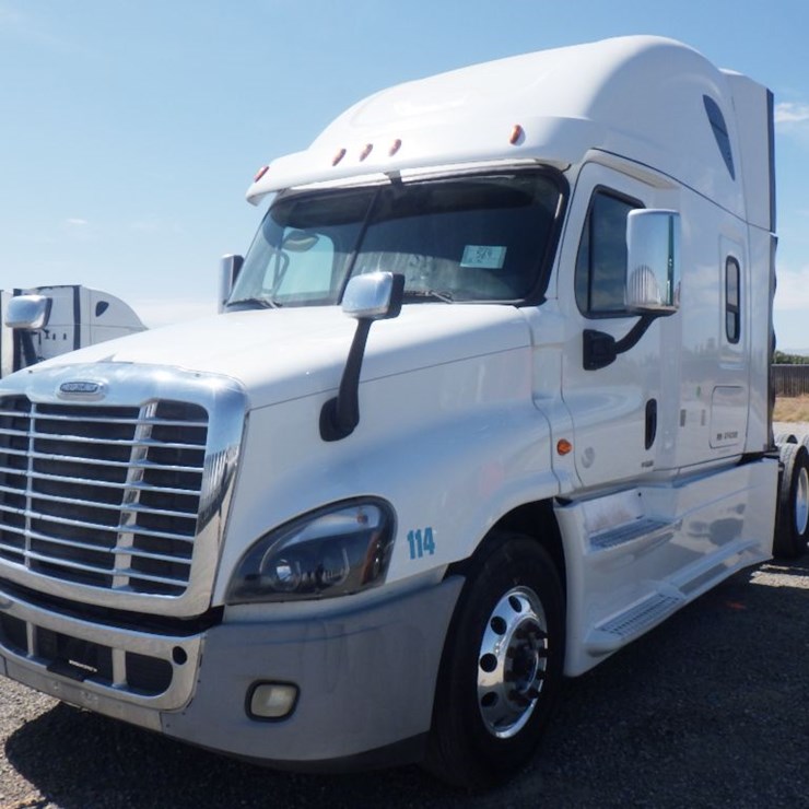 2016 FREIGHTLINER CASCADIA 125