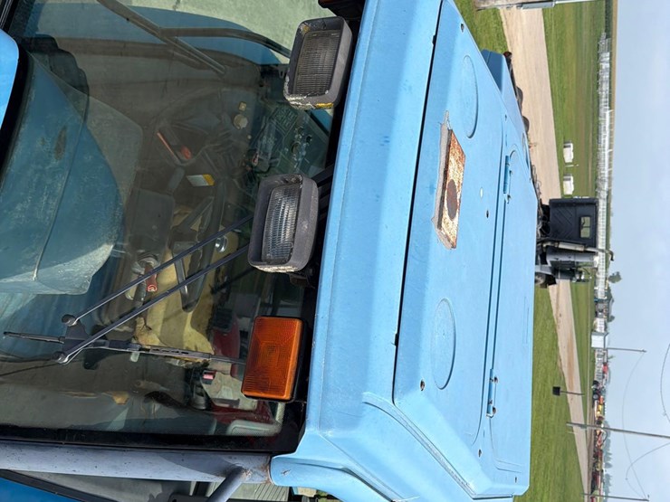 new-holland-8560-image-44