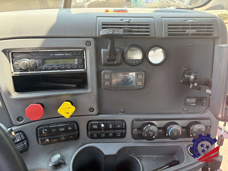 2016-freightliner-cascadia-113-image-59