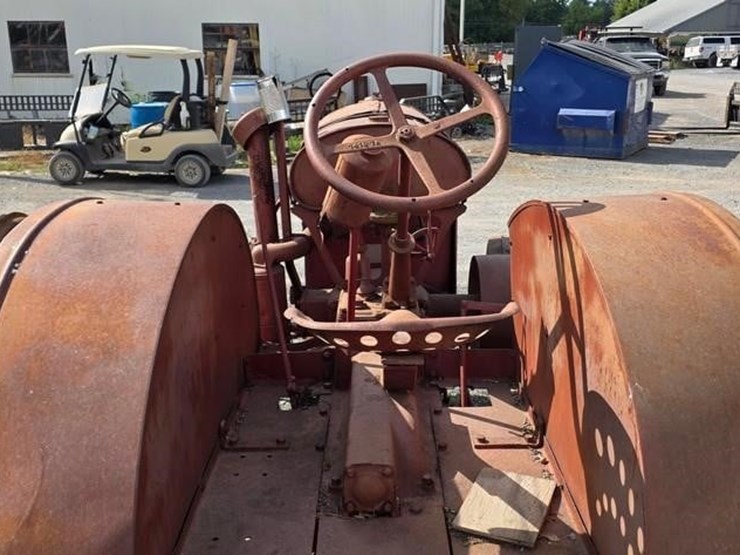 mccormick-deereing-1020-tractor-(not-running)-image-11