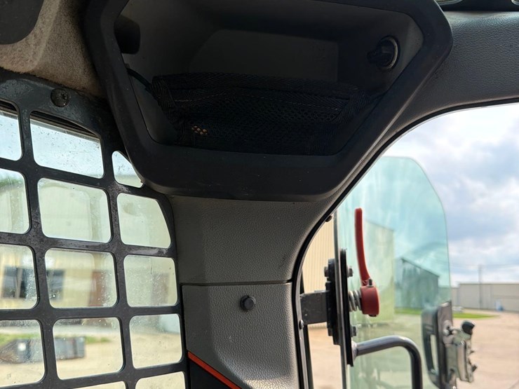 2021-bobcat-t76-image-45