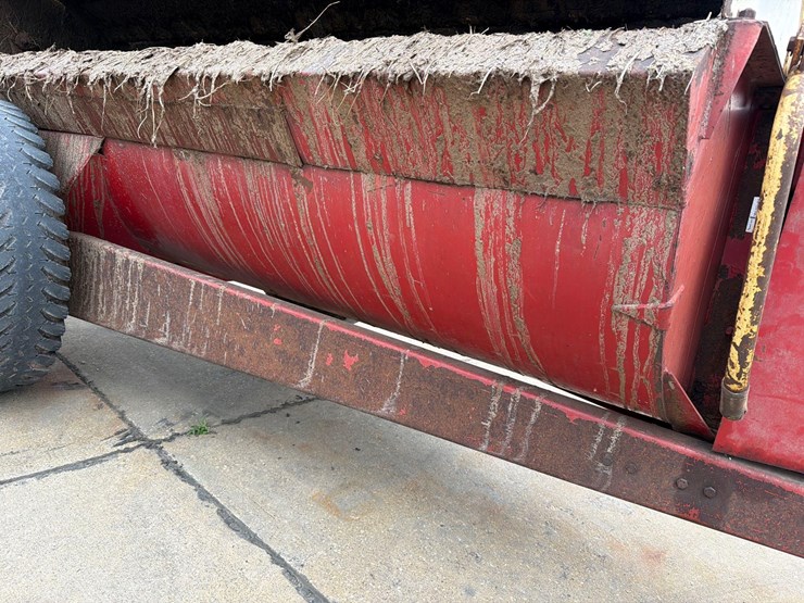 new-holland-365-manure-spreader-slinger-image-15
