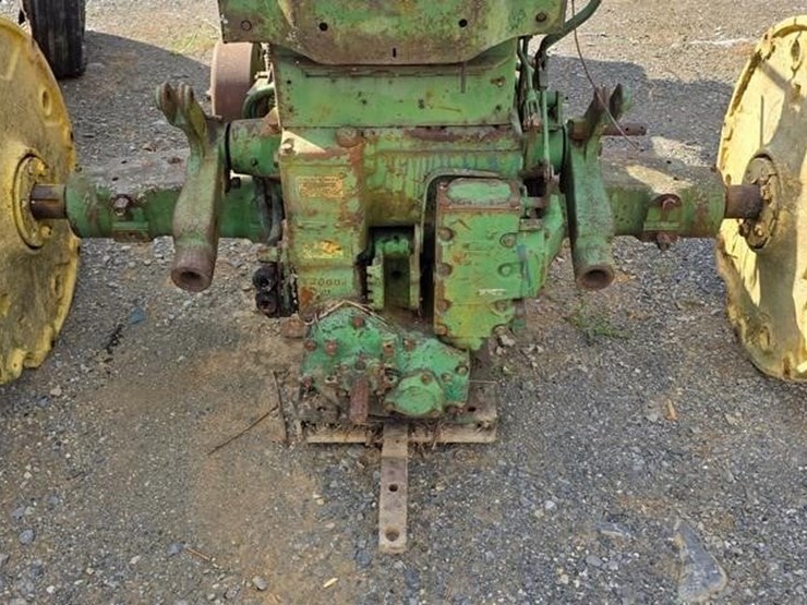 john-deere-tractor-(not-running)-image-9
