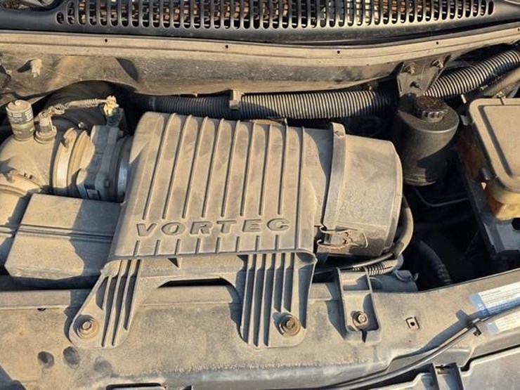 2001-chevrolet-express-3500-image-32