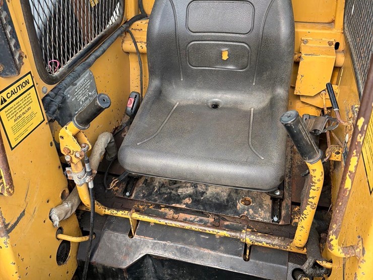 new-holland-l555-image-23