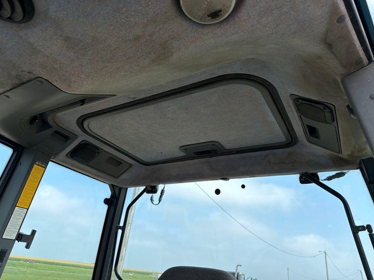 new-holland-8560-image-31