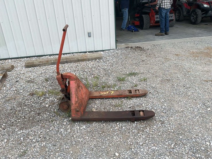 pallet-jack-image-1