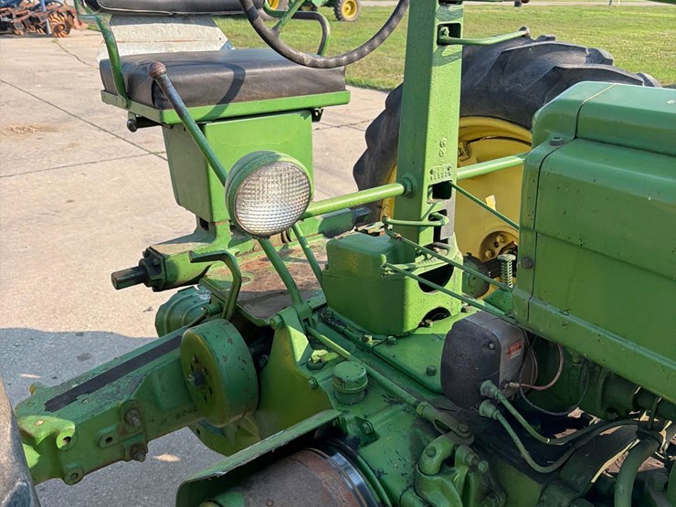 john-deere-b-image-16