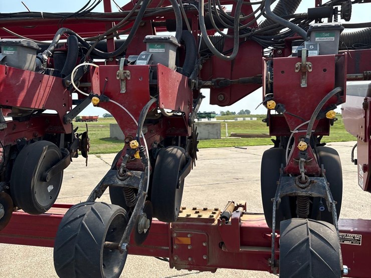 2011-case-ih-1240-image-18