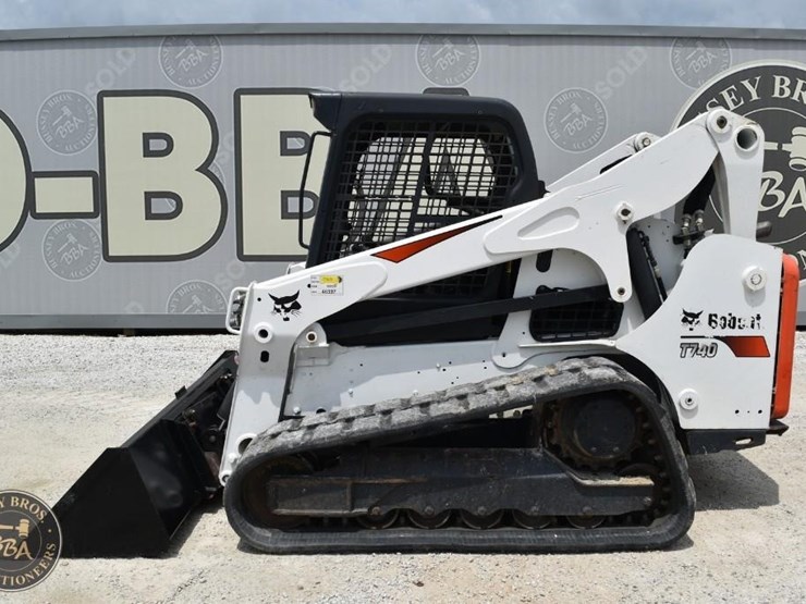 2016-bobcat-t740-image-13