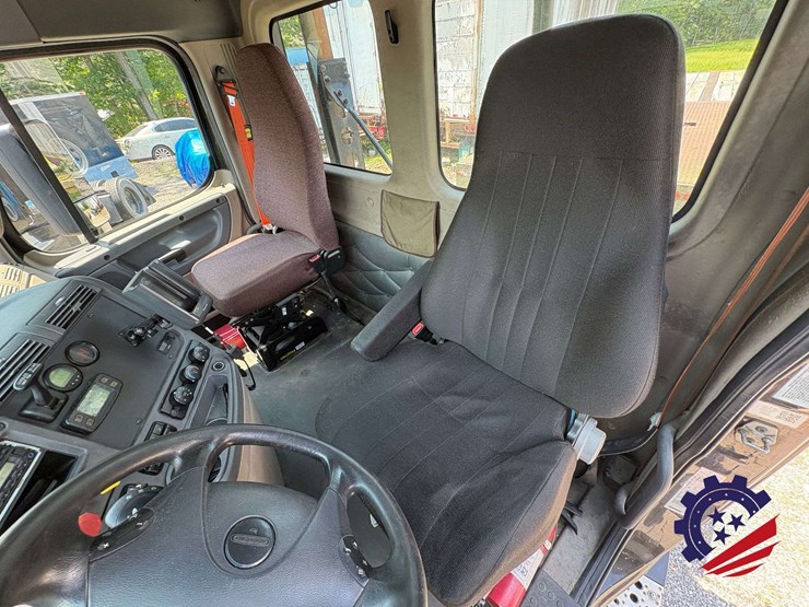 2016-freightliner-cascadia-113-image-51