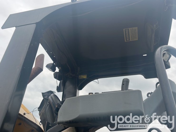 2016-caterpillar-cs56b-image-33