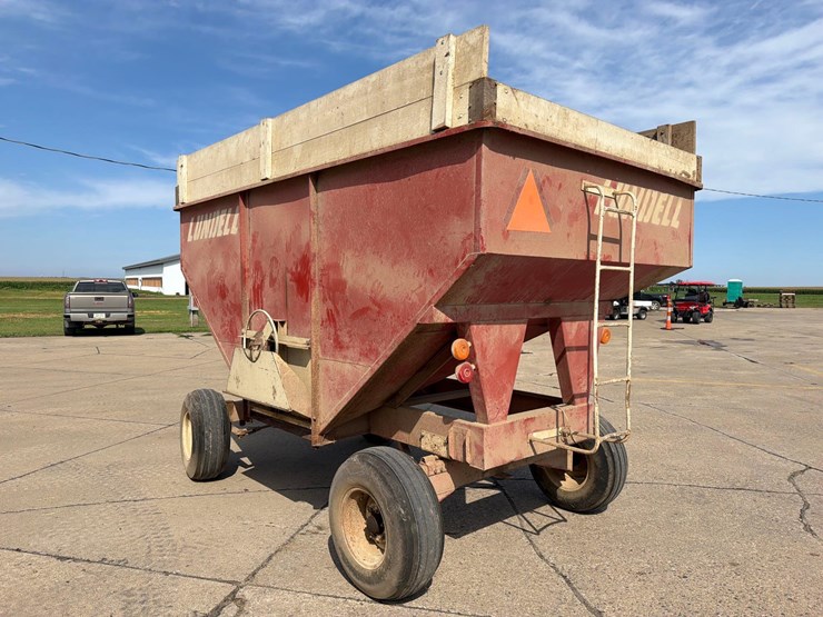 lundell-350-bushel-gravity-wagon-image-5