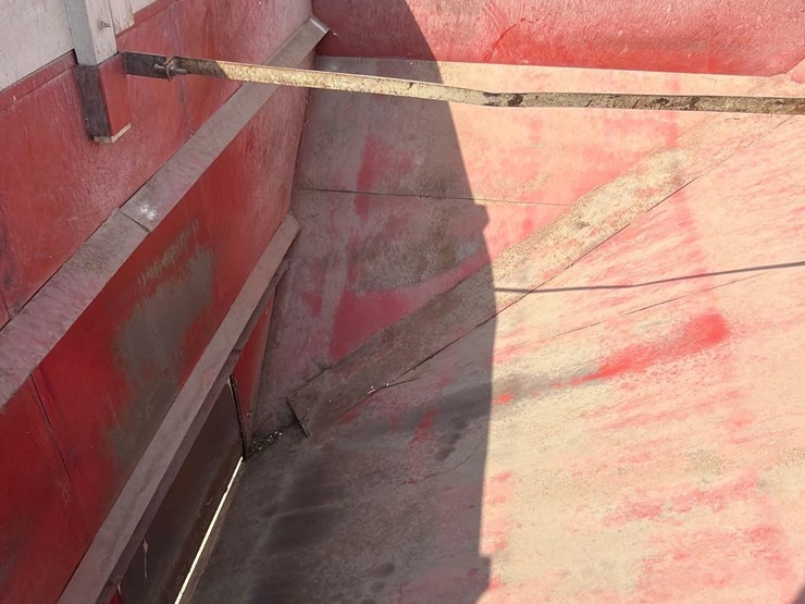 lundell-350-bushel-gravity-wagon-image-20
