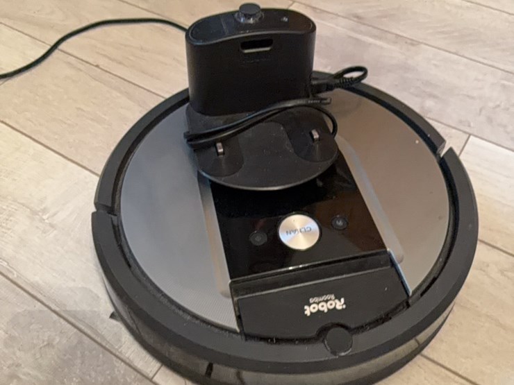 robot-roomba-automatic-cleaning-vacuum-cleaner-image-6