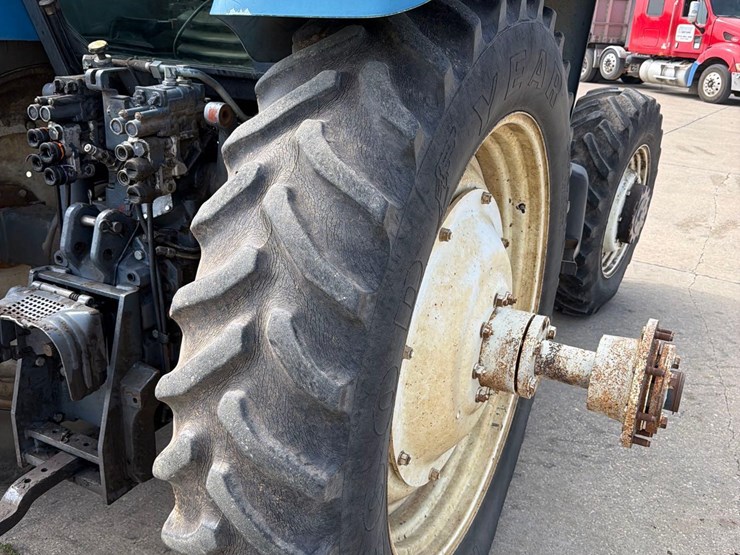 new-holland-8560-image-25