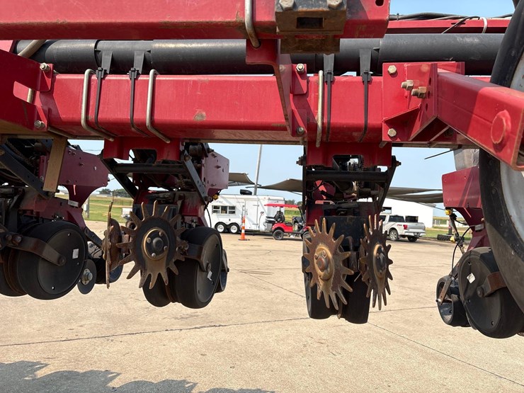 2011-case-ih-1240-image-32