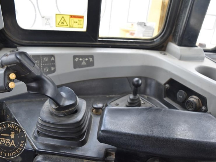 2015-caterpillar-d6t-xl-image-19