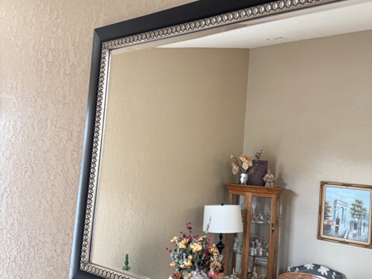 mirror-and-mantel-decorations-image-13