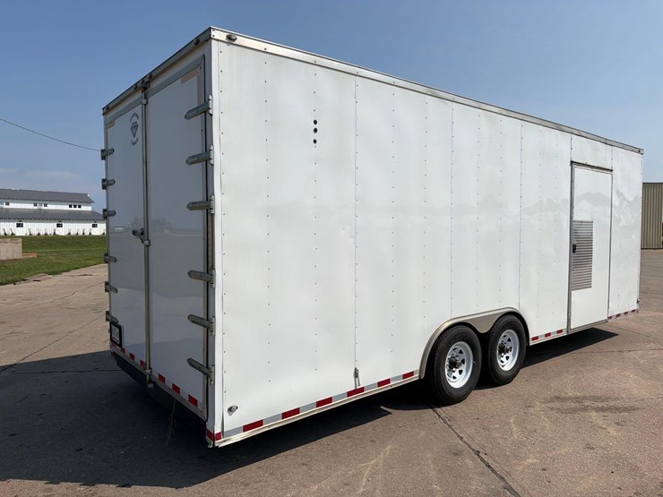 2018-diamond-100”-x-24ft-bumper-hitch-enclosed-trailer-image-4