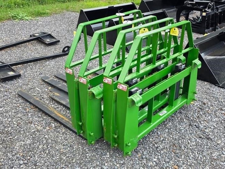 new-kivel-john-deere-3500lb.-skidloader-forks-image-1