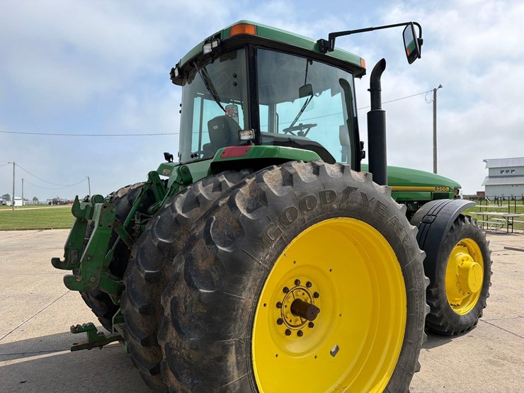 john-deere-8200-image-40