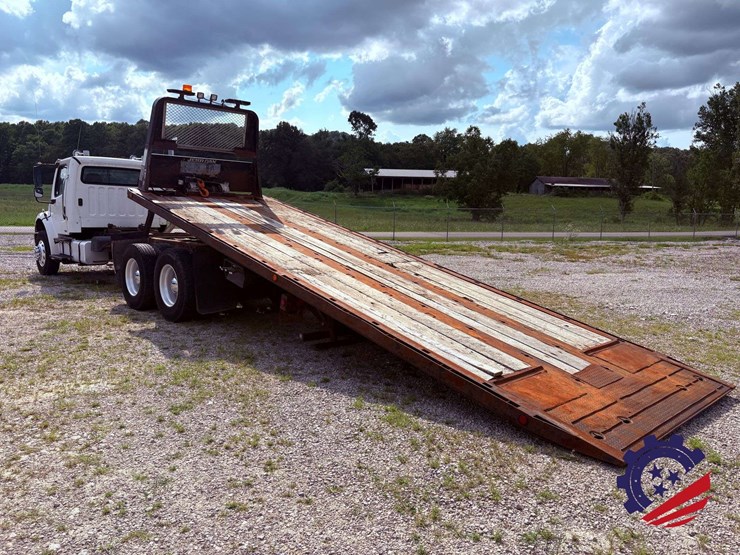 2006-freightliner-m2-106-image-86