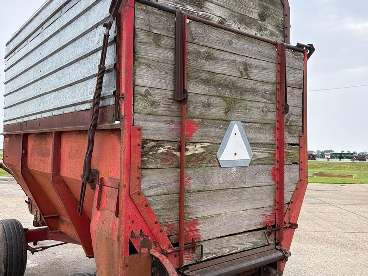 roda-12ft-rear-unload-metal-silage-wagon-image-6