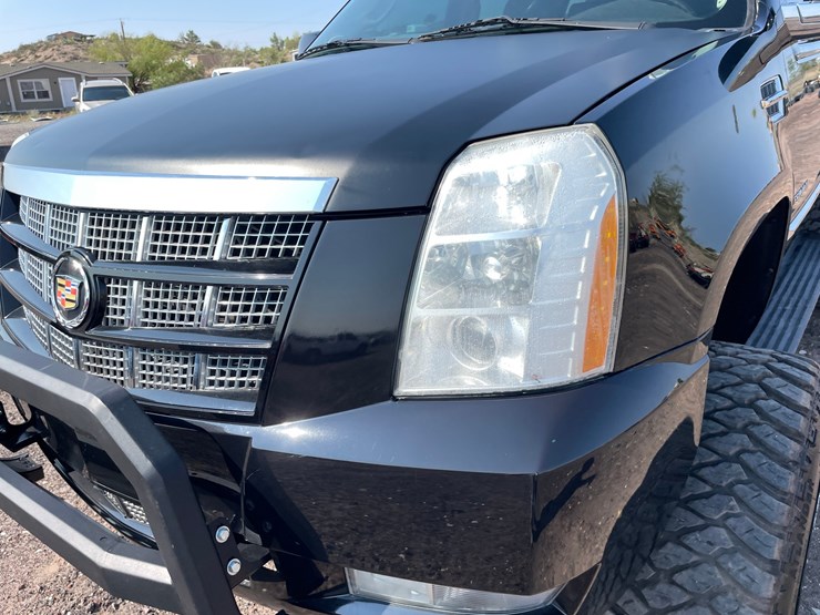 2009-cadillac-escalade-image-38