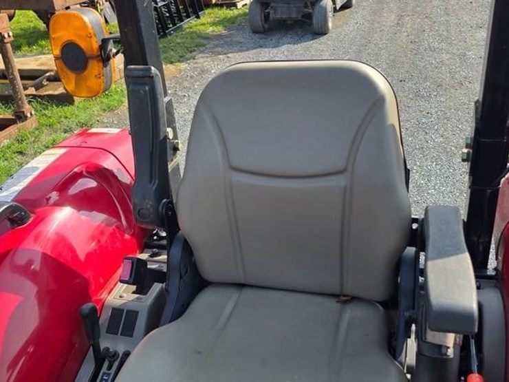 case-ih-farmall-35c-image-45