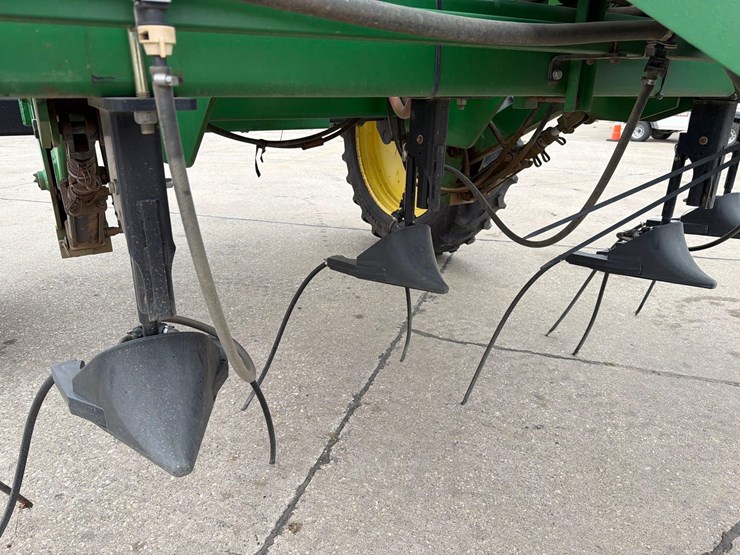 schaben-1500-gallon-pull-type-tool-bar-applicator-image-24