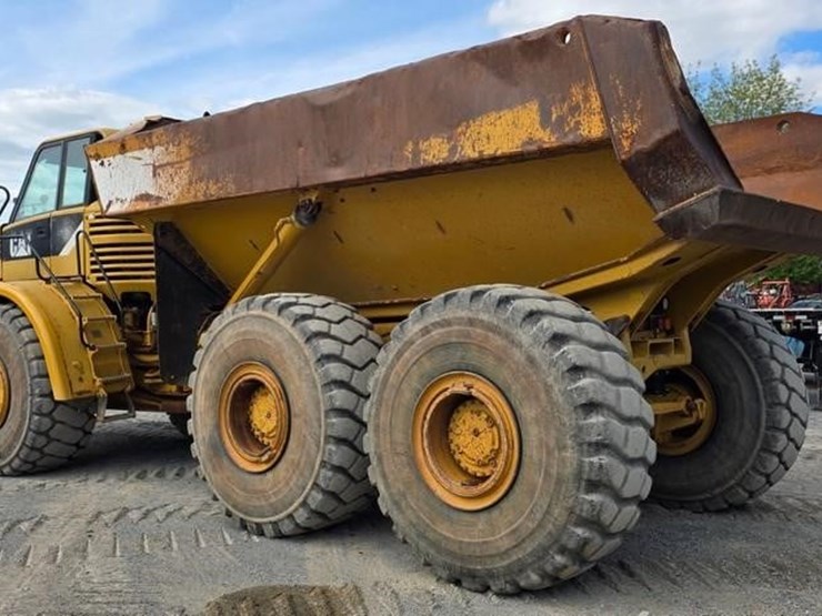 2011-caterpillar-740-image-4
