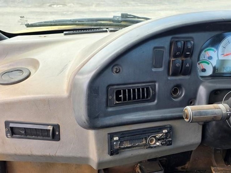 2011-caterpillar-740-image-62