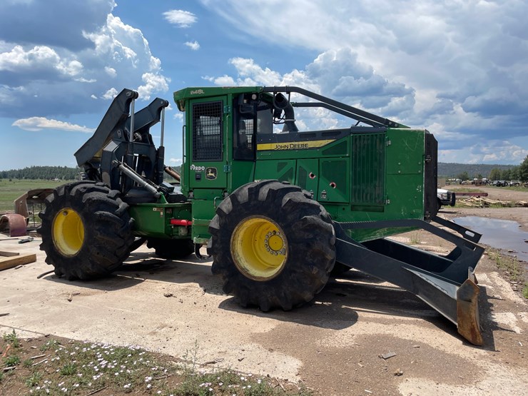2015-deere-648l-image-2