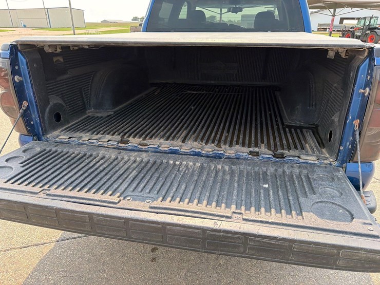 2004-chevrolet-silverado-1500-image-30