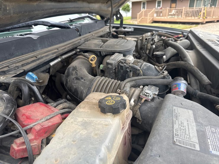 2011-chevrolet-3500-image-32