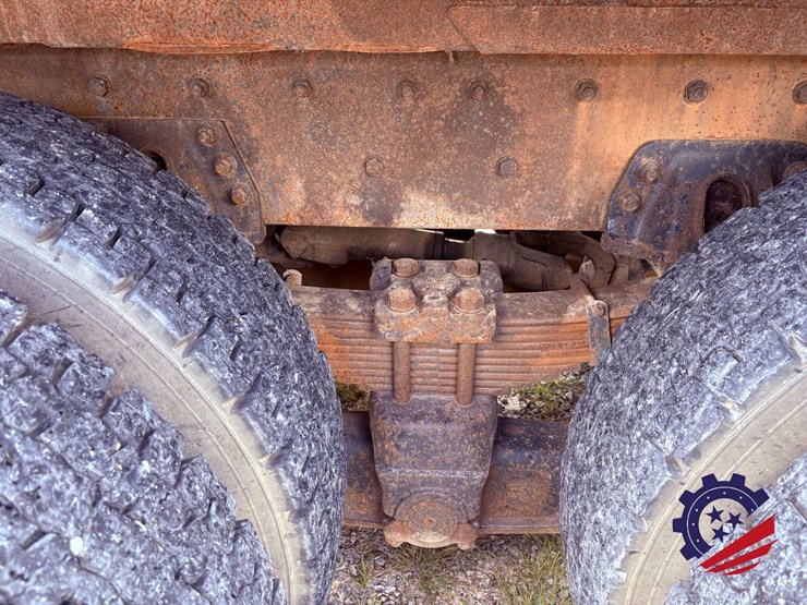 2006-freightliner-m2-106-image-18