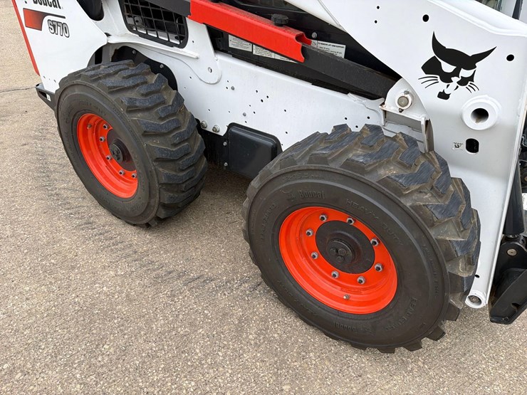 2022-bobcat-s770-image-21
