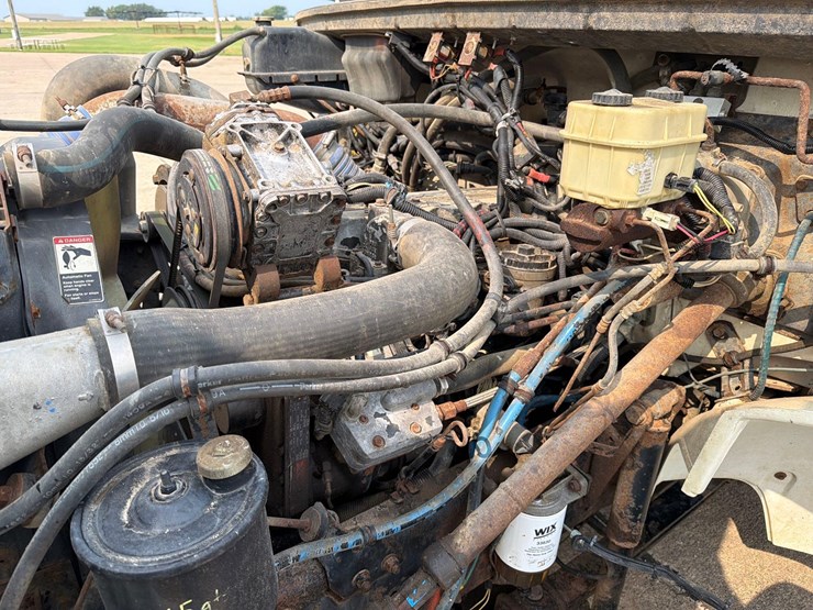 2000-freightliner-fl60-image-44