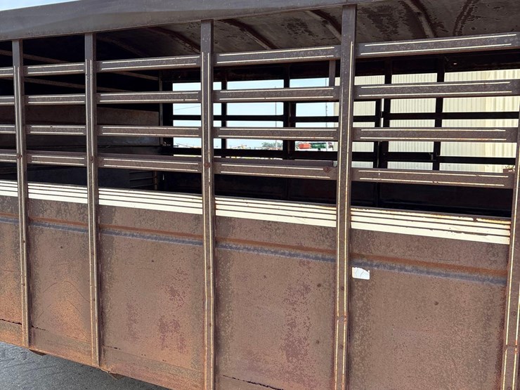 1990-trailmann-7ft-x-24ft-gooseneck-livestock-trailer-image-12
